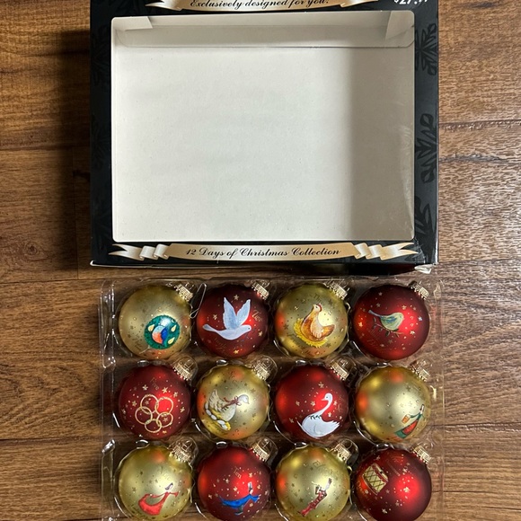 The Christmas Shoppe~ 12 Days Of Christmas Red & Gold Round Ornaments (New) - Picture 10 of 10